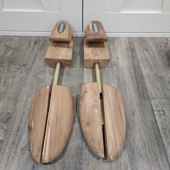 Alfani Natural Brown Shoe Trees - Picture 1 of 3